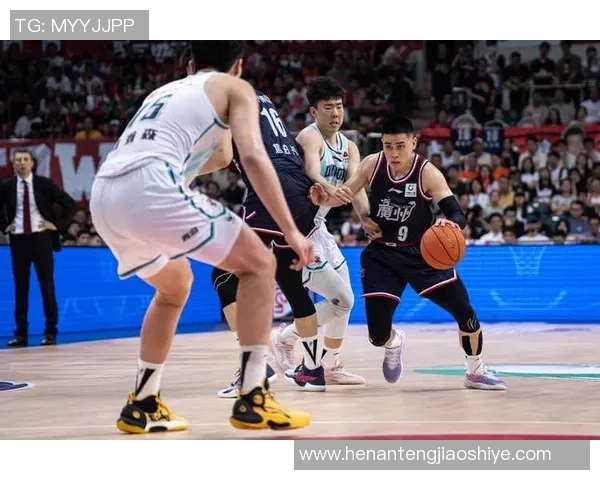 赛后分析:广州篮球队与北京篮球队的团队协作表现及其影响因素探讨 赛后分析:广州篮球队与北京篮球队的团队协作表现及其影响因素探讨