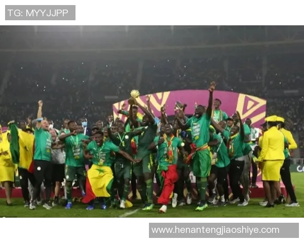 足球明星曼尼尔的传奇之路与他对足球的无限热爱与奉献